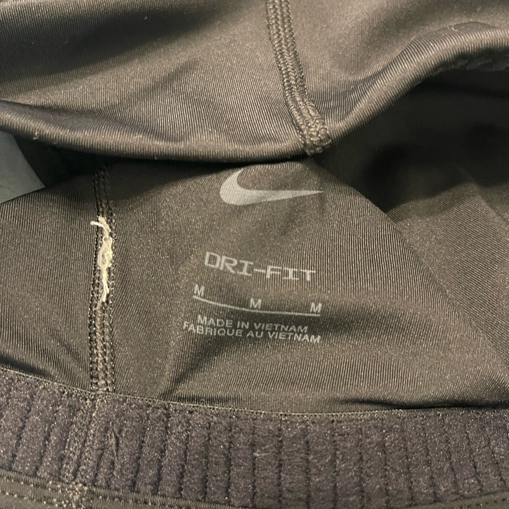4 Nike Sports Bras, 3 black 1 gray - Picture 12 of 12